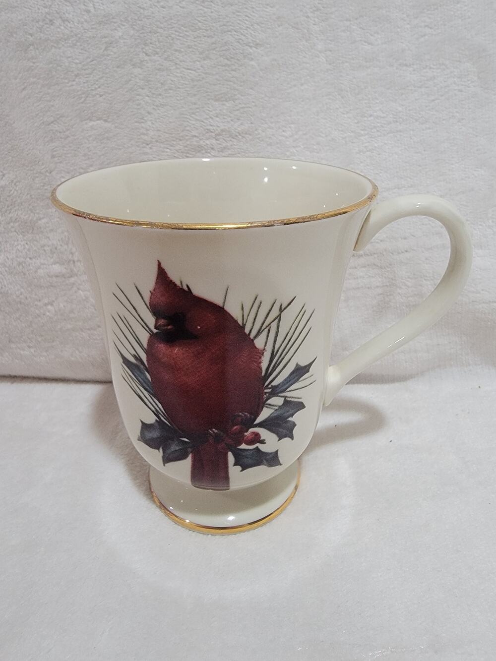 Lenox Winter Greetings Cardinal Carved Pedestal Mug 12oz with Gold Trim